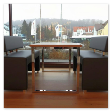 hohe Bank M1 an hohem Tisch