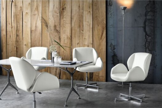 SUONI Schalensessel auf Drehgestell